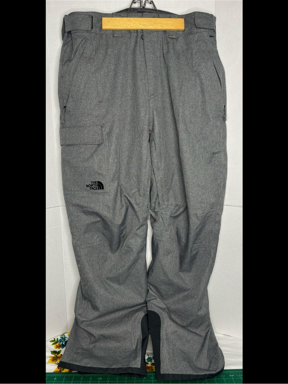 The North Face Men's Freedom Insulated  Cargo Outdoor Snow Pants Dry Vent